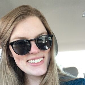 Meet your Posher, Caitlin